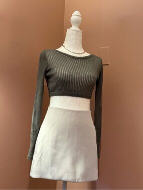 PrettyLittleThing Olive Ribbed Long-Sleeve Crop Top